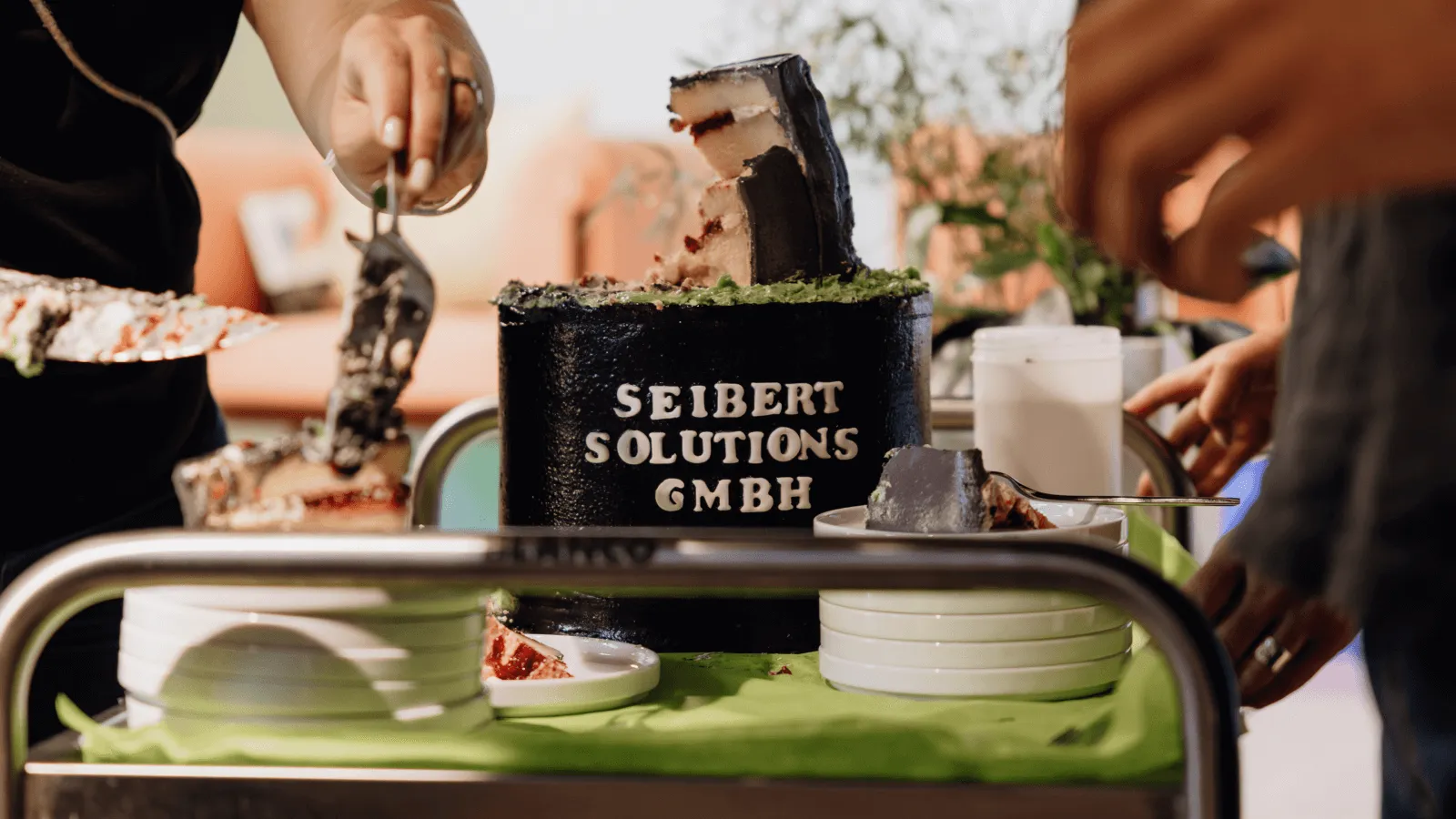Um die Gründung der Seibert Solutions GmbH zu feiern, gab es Kuchen.