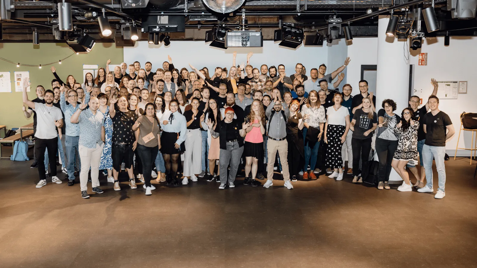 Mehr als 150 Expert*innen